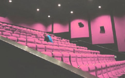 電影院?jiǎn)T工的自我評(píng)價(jià)