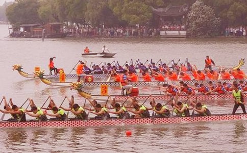 �m�϶���żٳ������εľ��c(di��n)���]