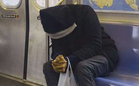 傷感個(gè)性簽名女生哭泣