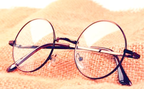 眼鏡店對(duì)聯(lián)