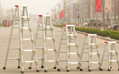 把挫折當成功的梯子_面對挫折作文400字