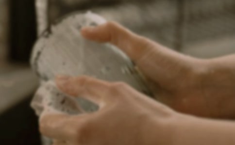 ��?gu��)Ͱְ�ϴ�����?/></p><p>������������꣬����������ϴ���Ę��������ˮ��������ϴ������Ȼ����ò�ϴ�����(l��i)�����룺ϴ�벻�Ǻܺ�(ji��n)�εĆᣬ�ְ�ÿ��߀ϴ��ô�������(hu��)ĥ�r(sh��)�g�����ҵģ��҃ɷ�犾�ϴ��������죡�����ŝM�M�Č�(du��)�ְ֋����f(shu��)������ϴ���������������Ű��ɵ����^(gu��)��(l��i)������һֻ�������˿����f(shu��)�����������mȻ��ϴ�ú��J(r��n)����������ķ���߀�](m��i)��ϴ��������߀�К�����ϴ�������㿴������ȥ߀��Щ������ϴ������һ��Ҫ�_ϴ�Ƀ�������t��(du��)���w���������f(shu��)����������ʾ����(l��i)������(y��ng)ԓ�ò�����������涼ϴ���������ԁ�(l��i)ˮ����(f��)�_ϴ�Ƀ���һ߅�_һ߅���ִ���ֱ���Ƀ��˞�ֹ����������ԭ��(l��i)ϴ��Ҳ����(ji��n)���������\(ch��ng)�����f(shu��)�����������ϵ����ҳа�����</p><p>�����ڶ������ϣ����Ջ����o�ķ�����(l��i)ϴ������Ȼϴ�ĺܸɃ����ְָ��d��ֱ�����ܸ����ܵ��˰ְֵĹĄ�(l��)�����Q���Ժ�Ҫ��(j��ng)���Ͱְ�ϴ�롣</p><p>��������������ϴ���@��һ��С����������(l��i)��(ji��n)����������(l��i)������(ji��n)����Ҫ������߀�����������֪���ְ֋���ƽ�r(sh��)�ɼ҄�(w��)���Ƕ�ô���۰�����һ��Ҫ����������</p>
<script>s(