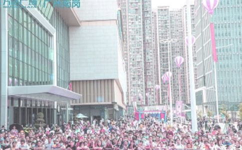 廣場的作文300字4篇